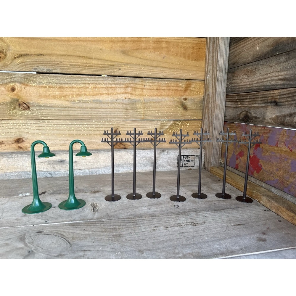 VINTAGE 6 MARX Toy Train Accessories 7- Telephone Poles Plastic 2- Light Poles